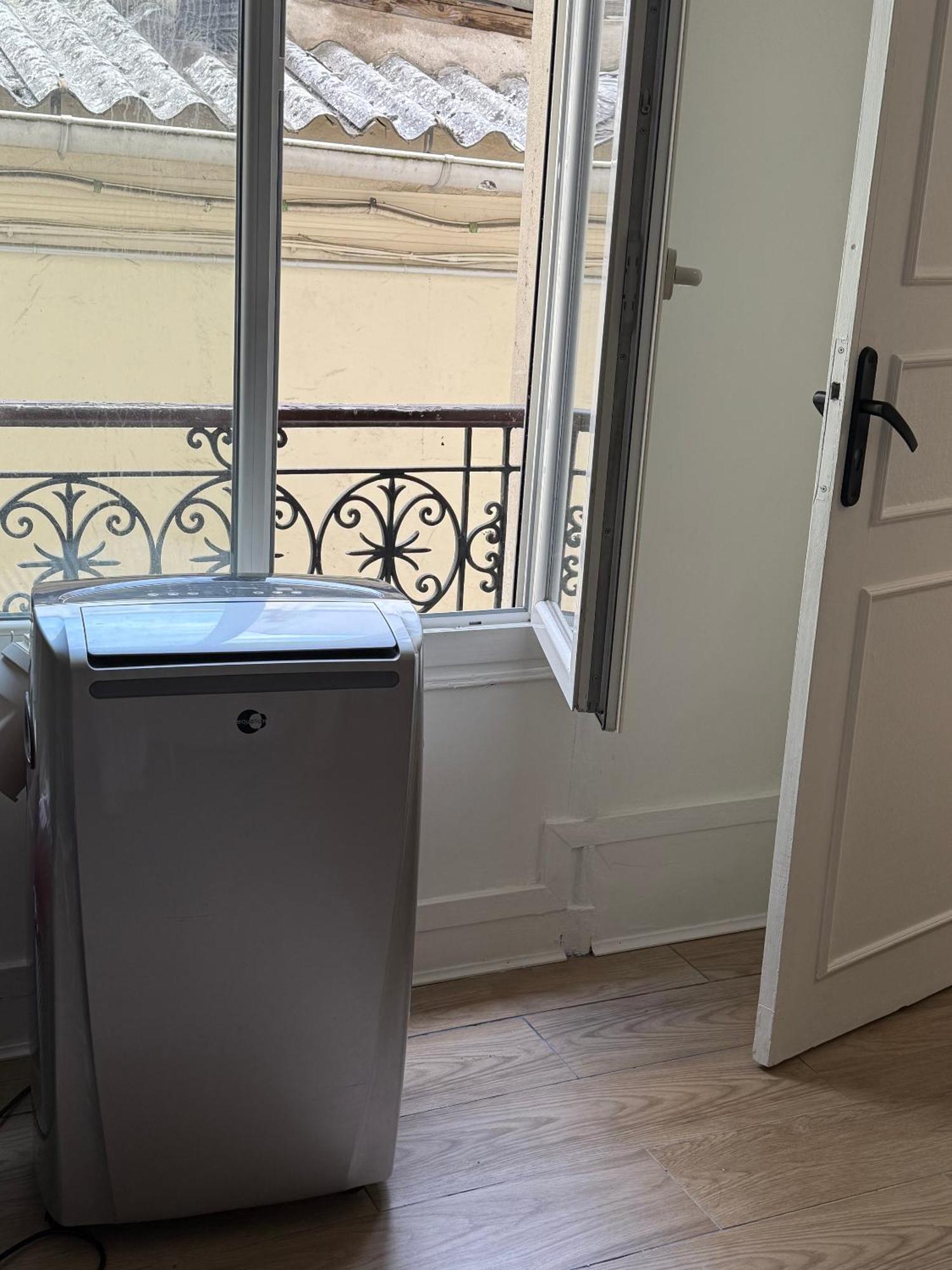 Spacious Home In Central Paris With Air Conditioning And Kitchen And 10 Mins To Eiffel Tower&5Mins To Metro