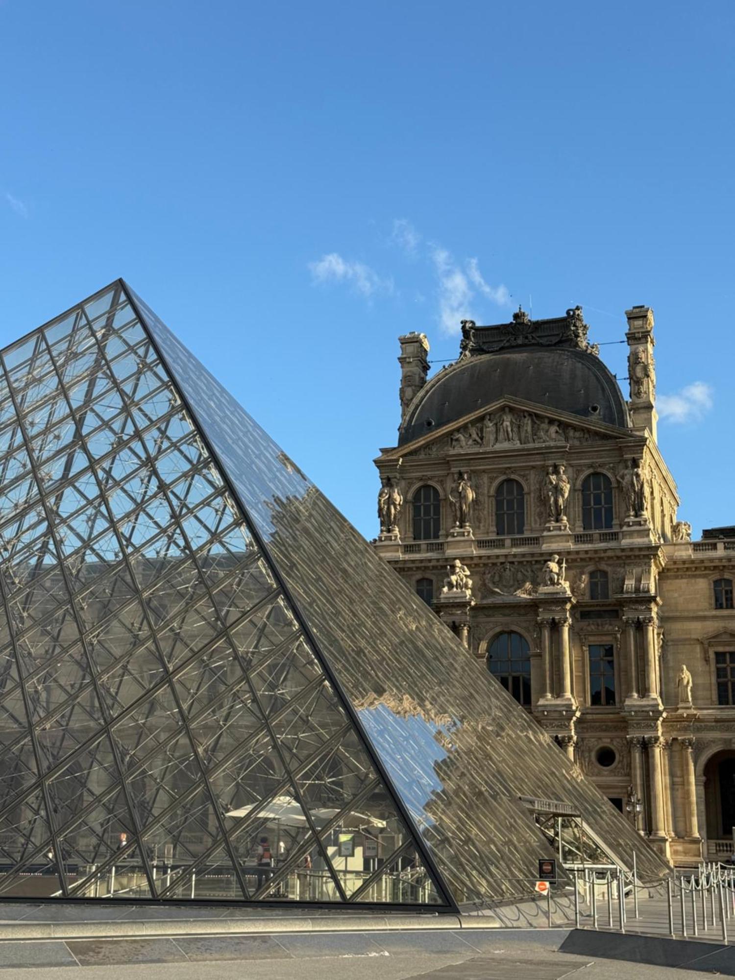 Spacious Home In Central Paris With Air Conditioning And Kitchen And 10 Mins To Eiffel Tower&5Mins To Metro Paris