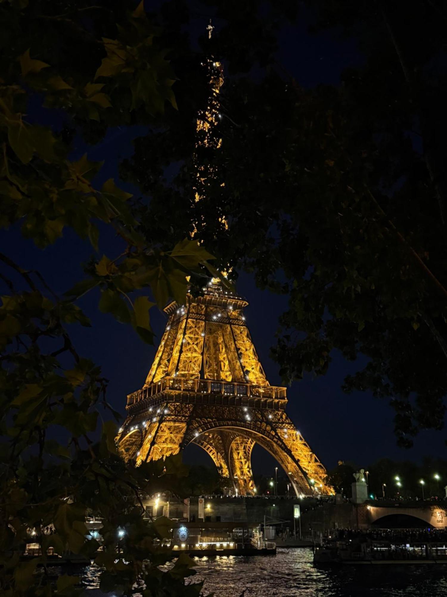 Spacious Home In Central Paris With Air Conditioning And Kitchen And 10 Mins To Eiffel Tower&5Mins To Metro Paris